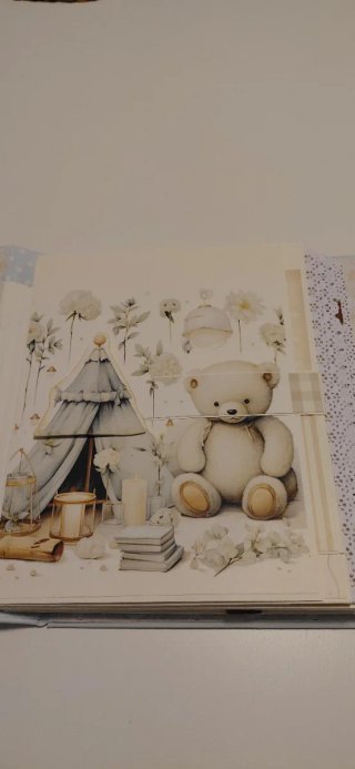 Álbum de bebé osito y luna. Scrapbooking.