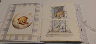 Álbum de bebé osito y luna. Scrapbooking.