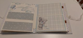 Álbum de bebé osito y luna. Scrapbooking.