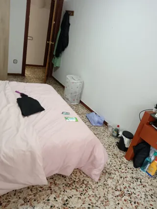 Alquilo habitación doble a chica trabajadora