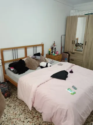 Alquilo habitación doble a chica trabajadora