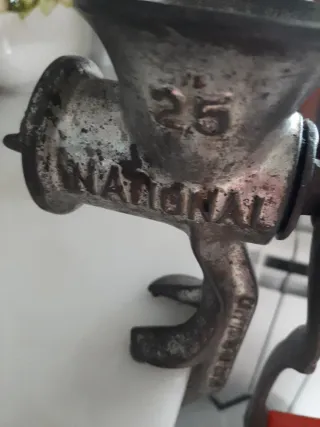 Picadora antigua National 25