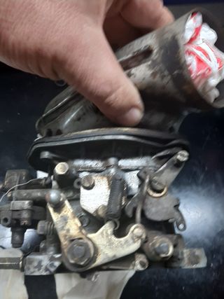 Carburador Renault 12 averiado