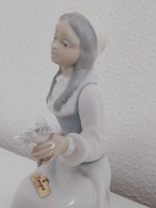 Figura Porcelana TENGRA - Joven con Pájaro (21cm)
