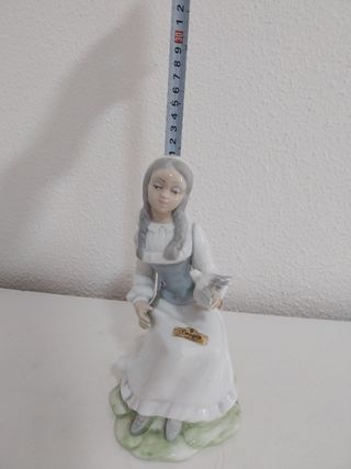 Figura Porcelana TENGRA - Joven con Pájaro (21cm)