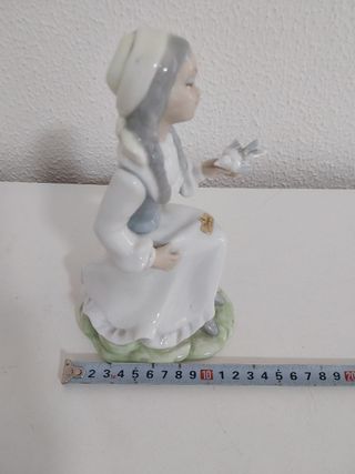 Figura Porcelana TENGRA - Joven con Pájaro (21cm)