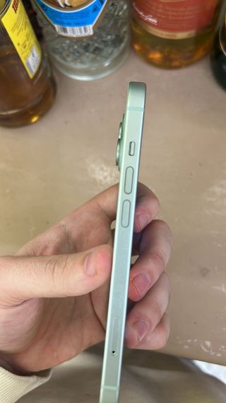 iPhone 15 Verde