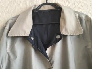 Chubasquero reversible gris y blanco