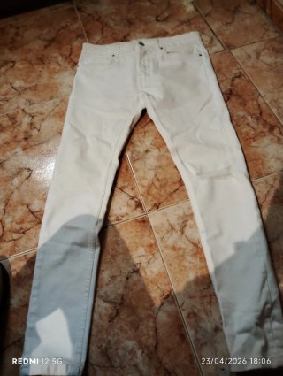 Pantalones vaqueros desgastados