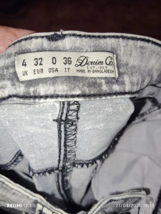 Pantalones vaqueros desgastados