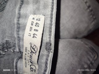 Pantalones vaqueros desgastados