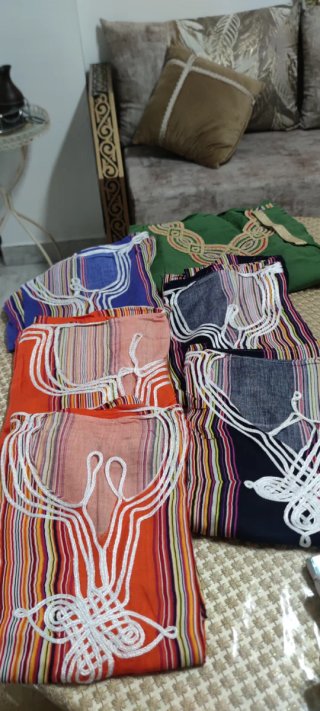 Kandoras de colores con bordado