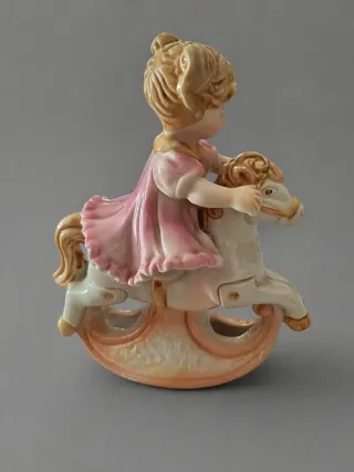 Statuina bambina