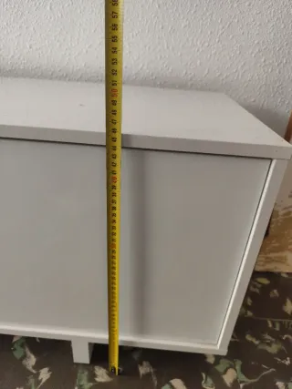 Mueble de salón blanco y negro