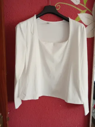 Camiseta Divided cuello cuadrado blanca XXL