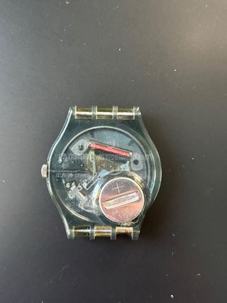 Orologio Swatch colorato senza cinturino