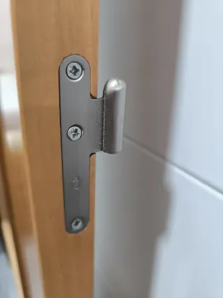 Puerta de madera con cristal