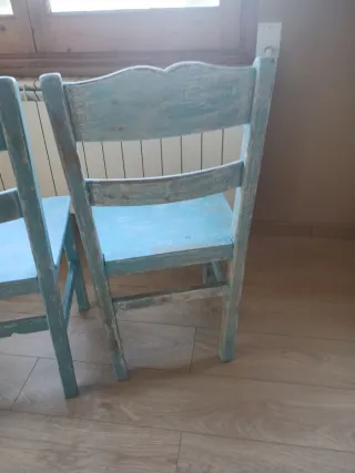 2 Sillas de madera estilo escapado azul