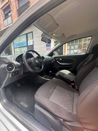 Seat ibiza 1.4 Gasolina del año 2007.