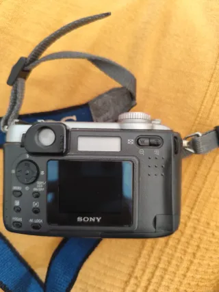 Sony Cyber-shot 3.3 MP Cámara Digital Carl Zeiss