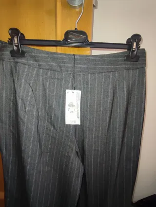 Pantalón gris Primark talla 40