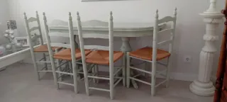 Mesa plegable de madera antigua y 4 sillas