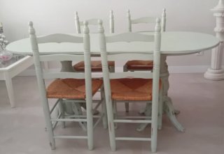 Mesa plegable de madera antigua y 4 sillas