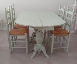 Mesa plegable de madera antigua y 4 sillas