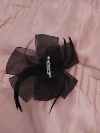 Broche o Tocado negro con plumas