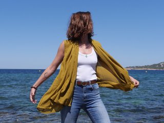 Kimono sin mangas mostaza