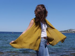 Kimono sin mangas mostaza