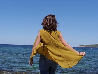 Kimono sin mangas mostaza