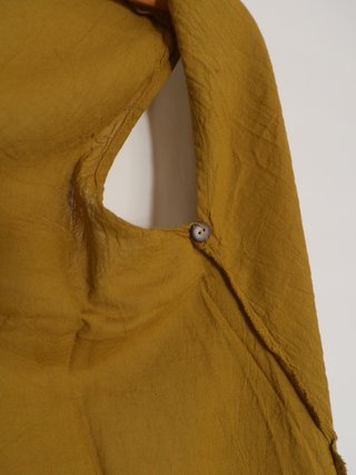 Kimono sin mangas mostaza