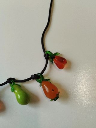 Precioso collar cuentas cristal tema fruta
