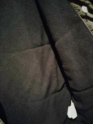 Parka verde oliva y negra