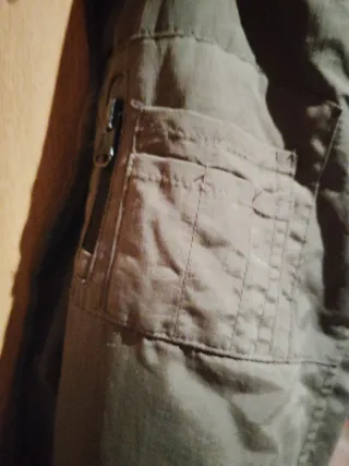 Parka verde oliva y negra