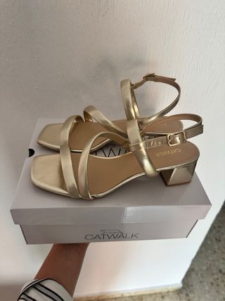 Sandalias doradas CATWALK tacón bloque
