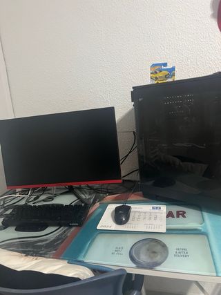 PC da gioco completo + monitor, tastiera, mouse e cuffie