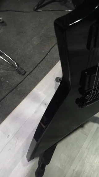 Guitarra ESP Explorer Negra