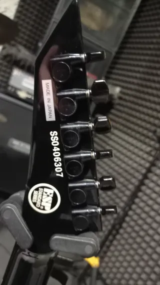 Guitarra ESP Explorer Negra