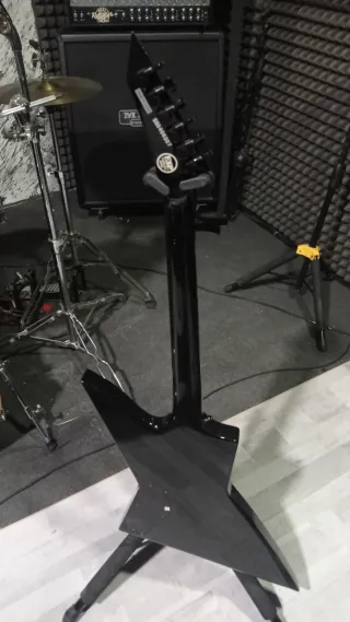 Guitarra ESP Explorer Negra