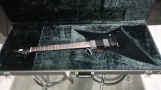 Guitarra ESP Explorer Negra