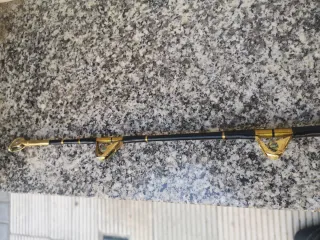 Caña de Curricán 210 cm 30-80 lbs Negra y Dorada