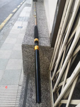 Caña de Curricán 210 cm 30-80 lbs Negra y Dorada