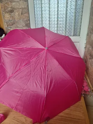 Paraguas fucsia plegable