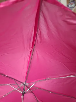 Paraguas fucsia plegable