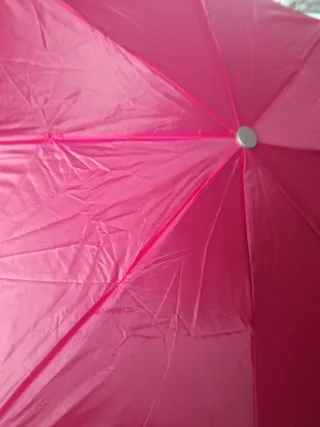 Paraguas fucsia plegable