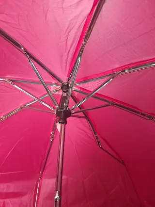 Paraguas fucsia plegable