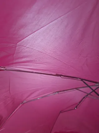 Paraguas fucsia plegable