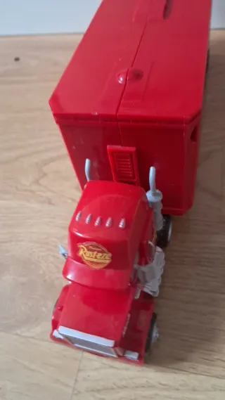 Camión Mack Cars con remolque